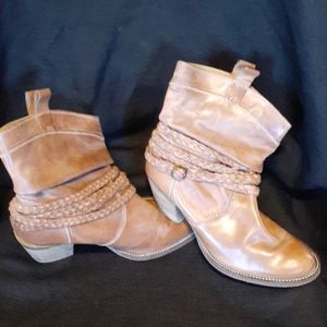 Women's Sz 9M Dingo Chestnut Leather Ankle Boots